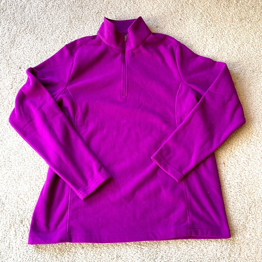 Bright plum fleece pullover top M- neck zipper